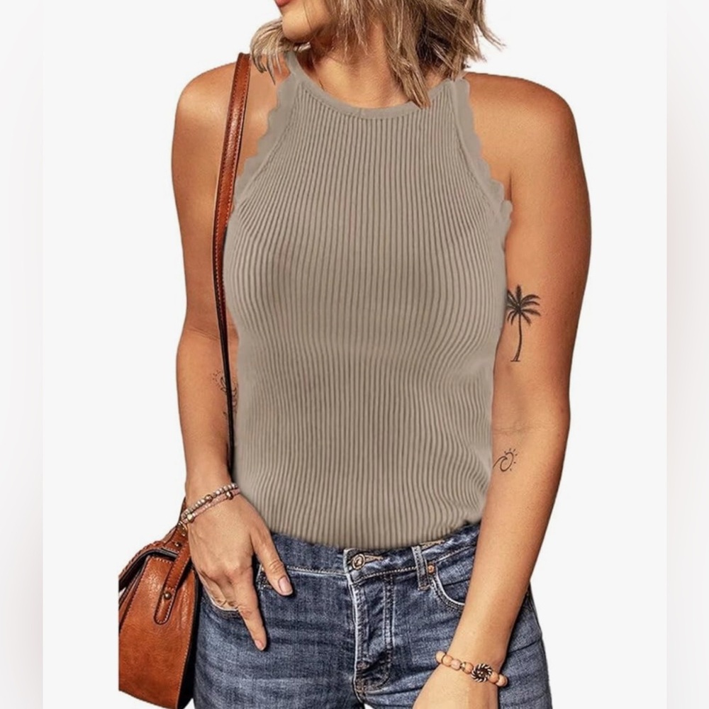 🤎 Ribbed Sleeveless Scalloped Top